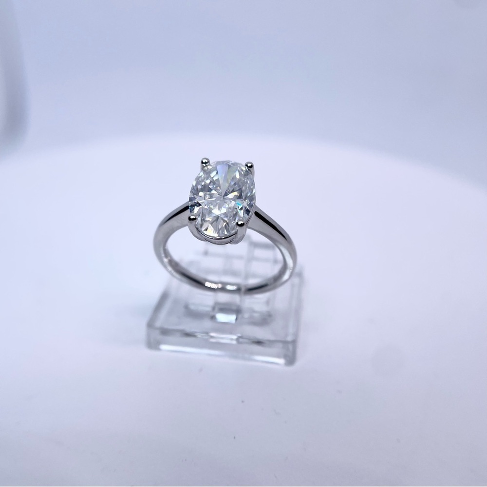 Oval Cut Moissanite Ring Solitaire Engagement Ring 4.5 Ct GRA Certified 18K /925 - Picture 4 of 10